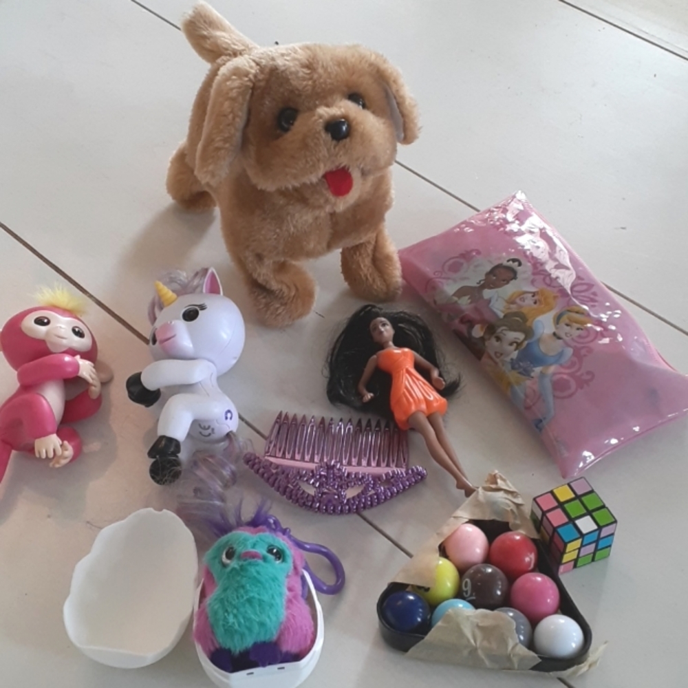 & Big bunch of girl toys Fingerlings Hatchimals +